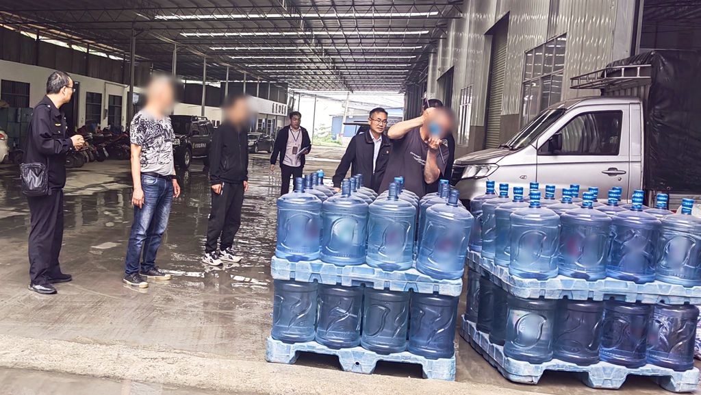 罚款五万余元!广西柳州市柳江区一家企业生产经营不符合食品安全标准的预包装饮用水被查